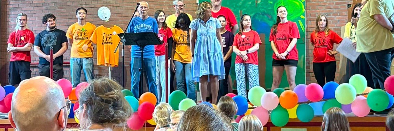 2026-08-25-KJA-Koeln-FzH-Heimersdorf-Festakt-im-Taborsaal-der-Katholischen-Kirchengemeinde-St.-Johnannes-XXIII-mit-Kindern-Ehrenamtlichen-und-Eltern.jpg_529522606