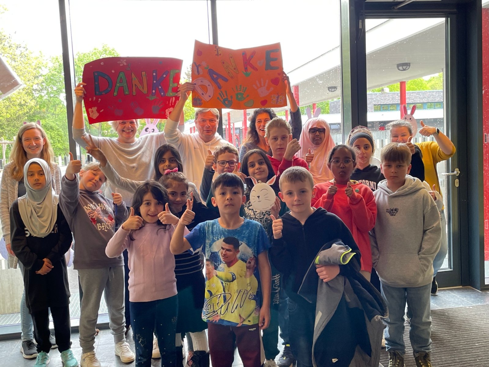 2024 - kompakt - JHS -KJA-Koeln-KZVK-Oster-Wunschabgabe-JHS-GGS-Riphahnstr_IMG_0028.jpg_729537598 (c) KJA Köln 2024 - kompakt - JHS -KJA-Koeln-KZVK-Oster-Wunschabgabe-JHS-GGS-Riphahnstr_IMG_0028.jpg_729537598
