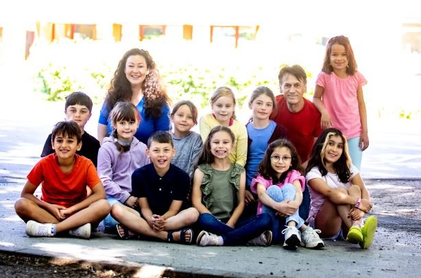 Die Pänz der Edith-Stein-Schule mit Fug & Janina! (c) Fotoagentur Wolf