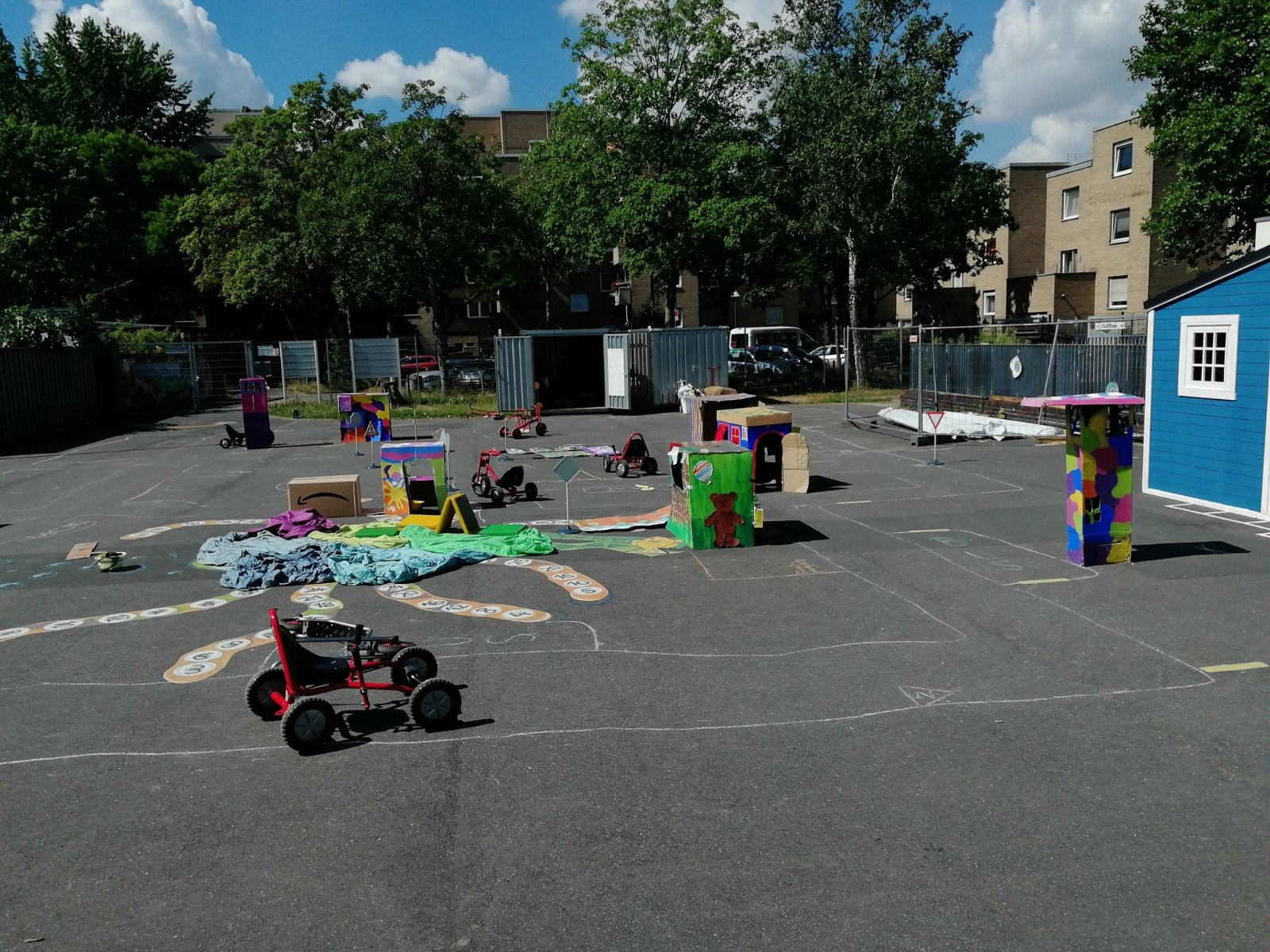 2022-07-05 - KJA Köln - JHS - OGS Riphahnstr - Stadt aus Kartons_8 (c) KJA Köln