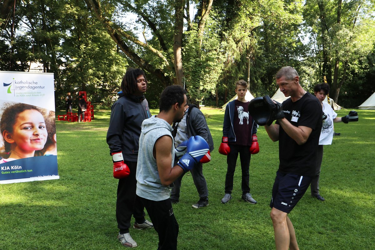 2019-08-22 - KJA Köln - Action-Camp_Boxen-mit-Torsten-May_Foto_Barbara Cremer (c) KJA Köln Barbara Cremer