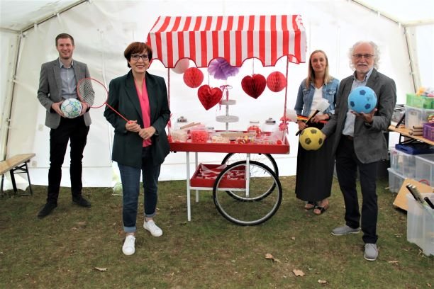 Machen Ferien zu Hause in Erftstadt möglich - vl Peter Wackers_Carla Neisse-Hommelsheim_Agnieszka Jusinski_Hans-Hubert Keller (c) KJA Köln