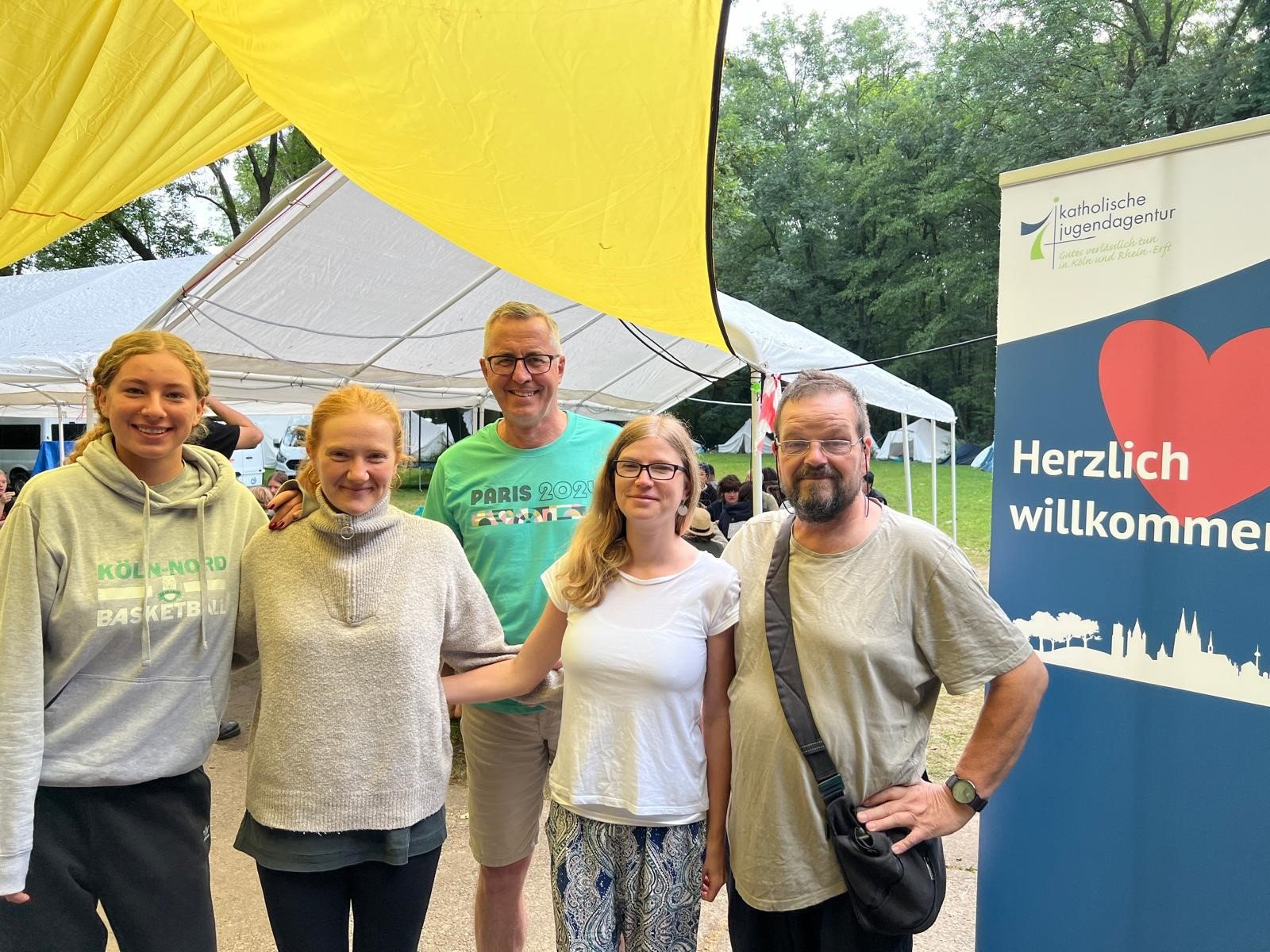 2024-08-16 - KJA Köln - OKJA - KJA-Outdoor-Action-Camp - Johanna Camp-Teilnehmerin-Julia Heinrichs_OT Nonni_Andreas Wolter_Bürgermeister_Theresa Heckebücker und Bernd Seibert_KJWZ (c) KJA Köln