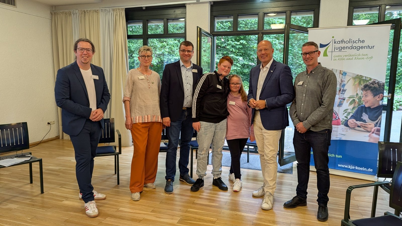 KJA Köln - Jugend-App_Michael de la Rosa, Renate Röblitz, Daniel Könen, Ben, Stella, Landrat Frank Rock, Matthias Brügge (c) KJA Köln